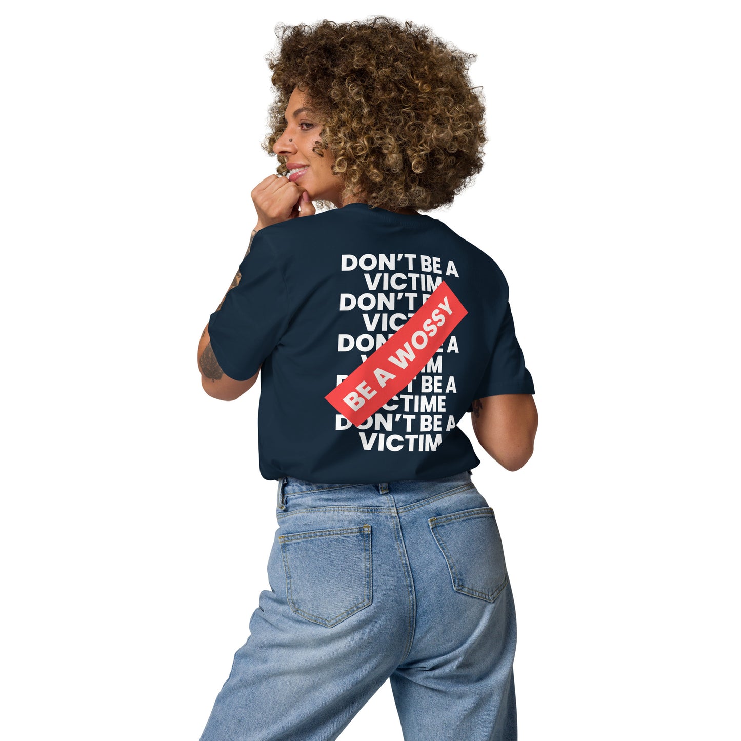 T-shirt bleu marine unisexe Be a Wossy avec slogan féministe imprimé